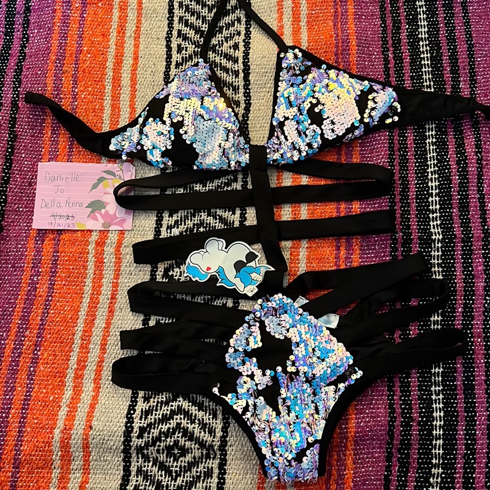 SOLD i HeartRaves sparkley bodysuit with black straps